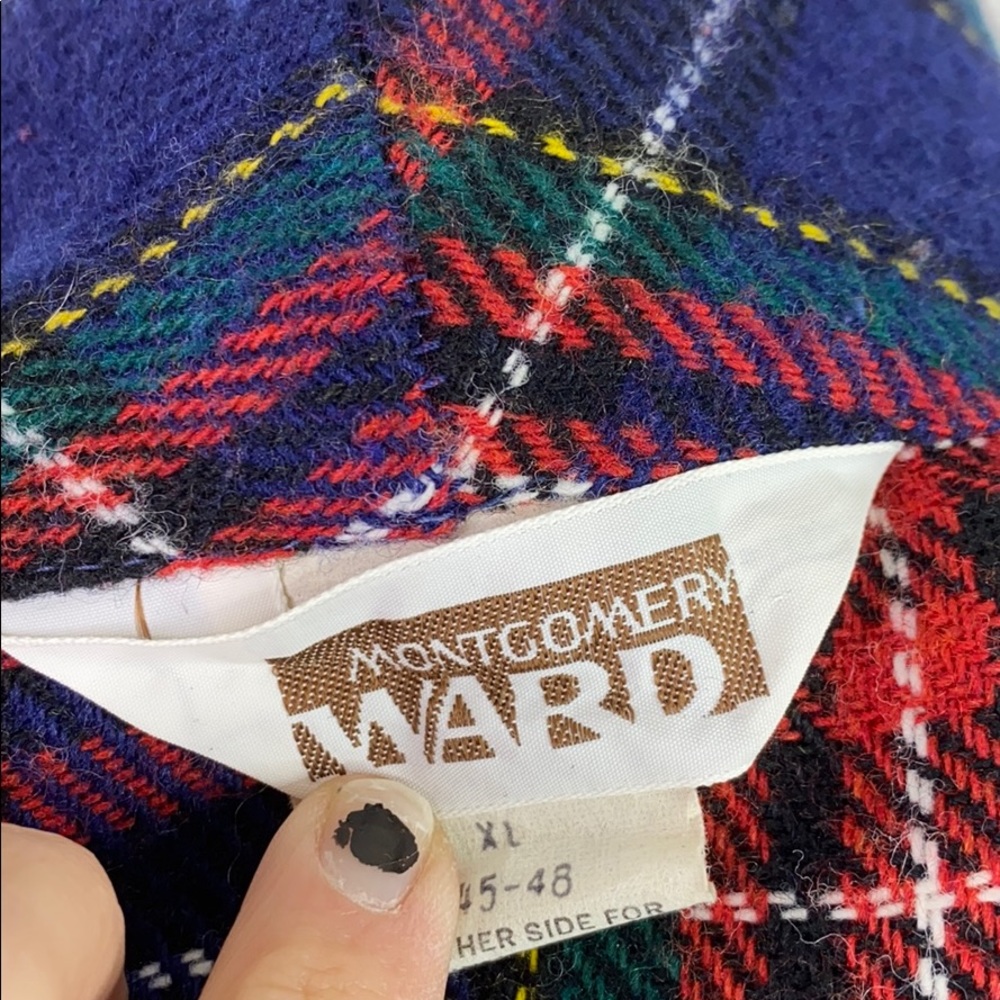 VINTAGE: Plaid Flannel Robe - Picture 8 of 10